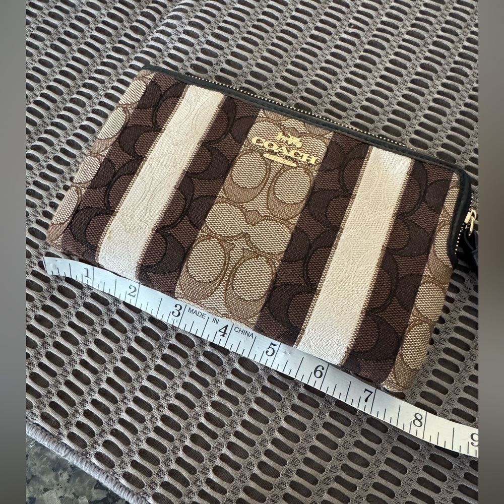 Like New Coach Zip Wristlet Wallet Luxury Jacquard Stripes Brown Cream Signature - Picture 5 of 8